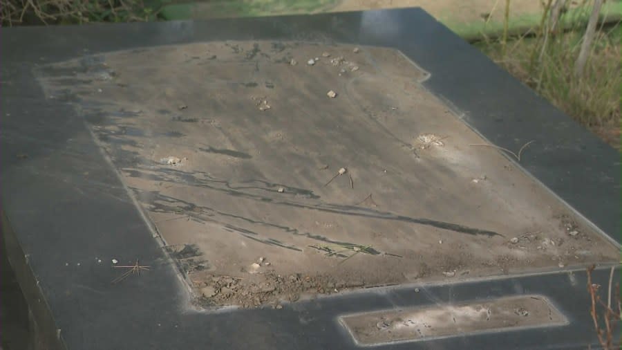 Lincoln Memorial Park Cemetery vandalism
