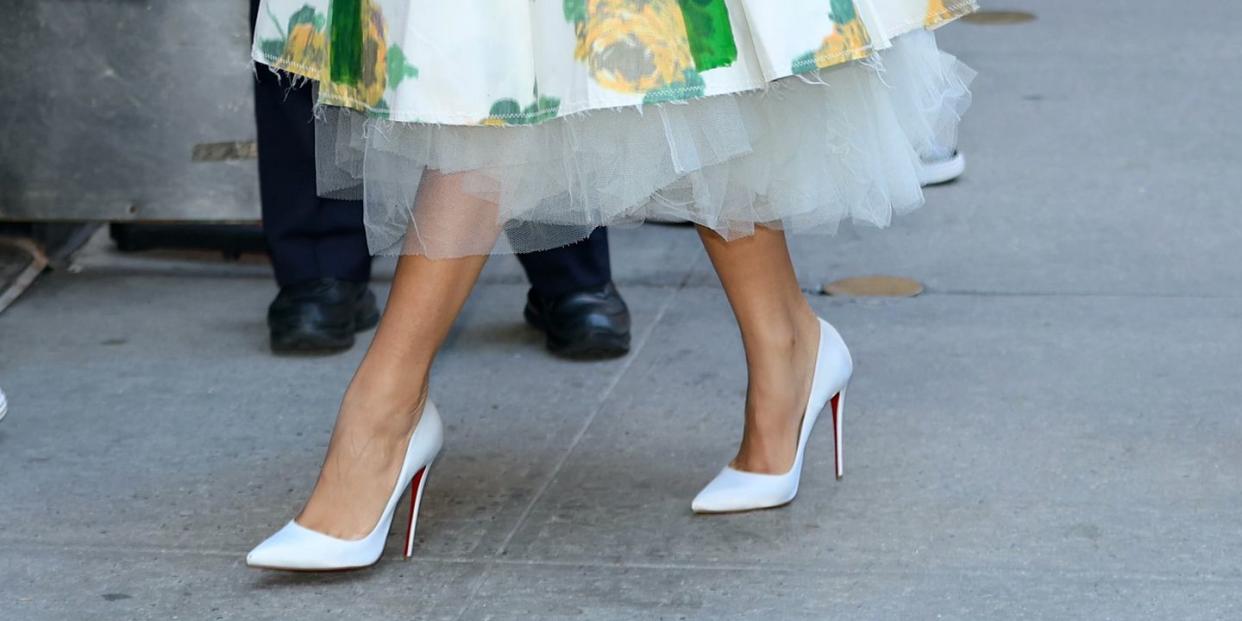 zendaya wearing christian louboutin so kate pumps