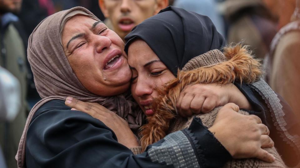 PHOTO: People mourn as they wait to collect the bodies of friends and relatives killed in an airstrike, Dec. 25, 2023, in Khan Yunis, Gaza.  (Ahmad Hasaballah/Getty Images)