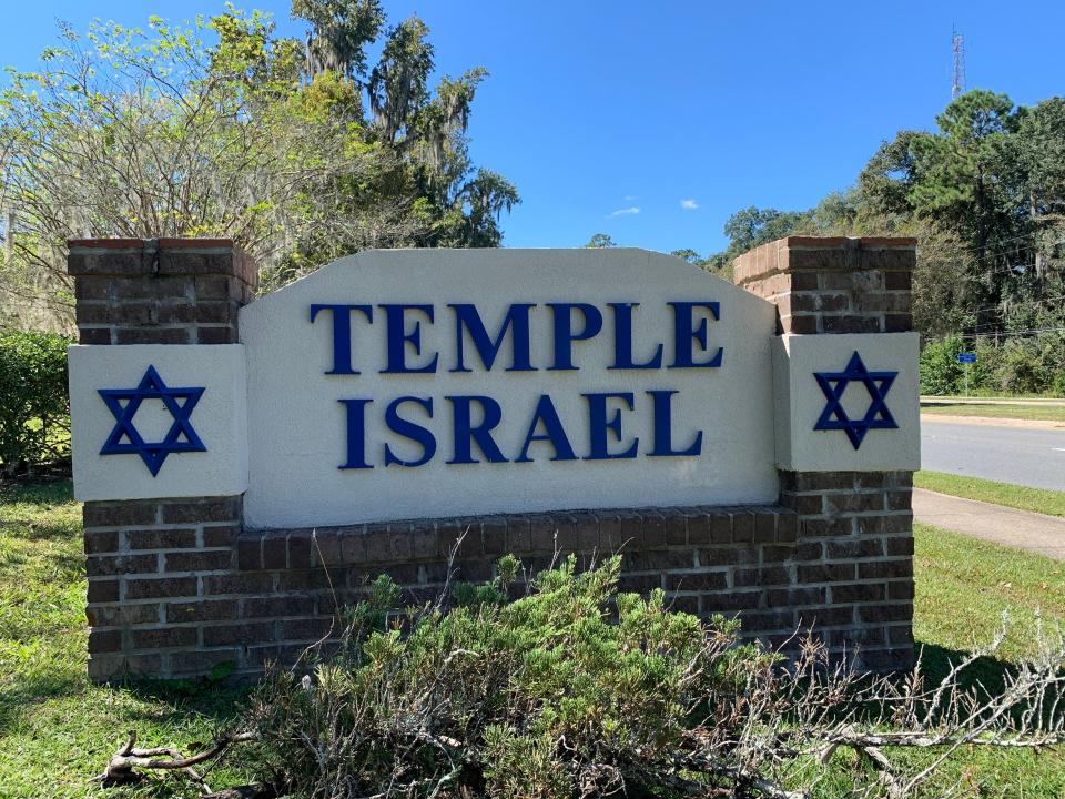 Rabbi Sidlofsky of Temple Israel invited the community to a time of prayer for peace on Monday, Oct. 9, 2023, two days after the surprise attack on Israel by Hamas.