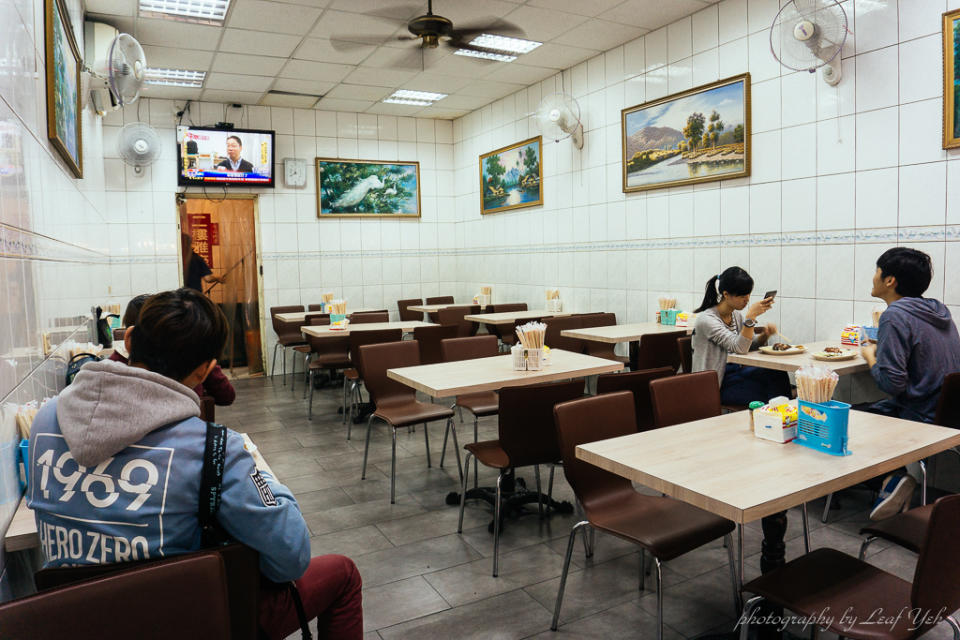 香港鴻利燒臘快餐,逢甲便當街,逢甲燒臘便當,逢甲便當外送,逢甲學生美食,逢甲美食,逢甲小吃,逢甲必吃,逢甲三寶飯,逢甲叉燒飯,逢甲燒肉飯