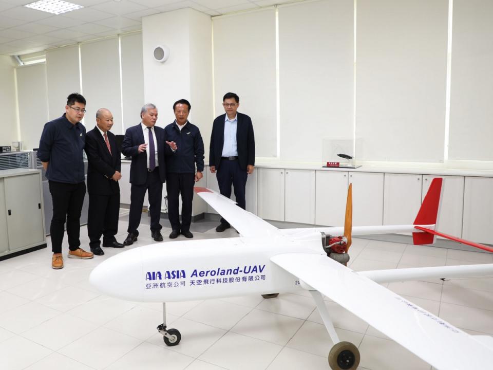 亞洲航空公司與天空飛行科技公司合作，進駐「亞洲無人載具AI創新應用研發中心」。（圖：嘉義縣政府提供）