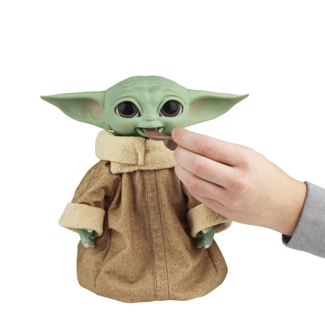 Hasbro's first look at animatronic Baby Yoda will steal your heart - The  Verge