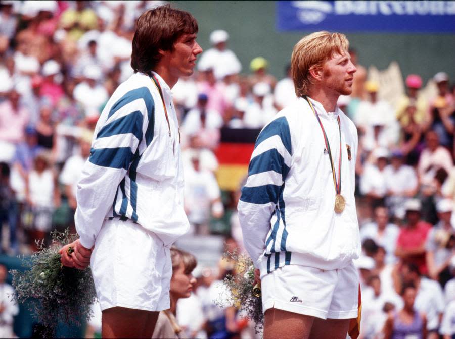 Normalerweise waren Becker und Stich während ihrer Karrieren erbitterte Rivalen, die sich nicht sonderlich mochten. Doch 1992 raufen sie sich für Deutschland zusammen und gewinnen im Doppel die Goldmedaille bei den Olympischen Spielen in Barcelona