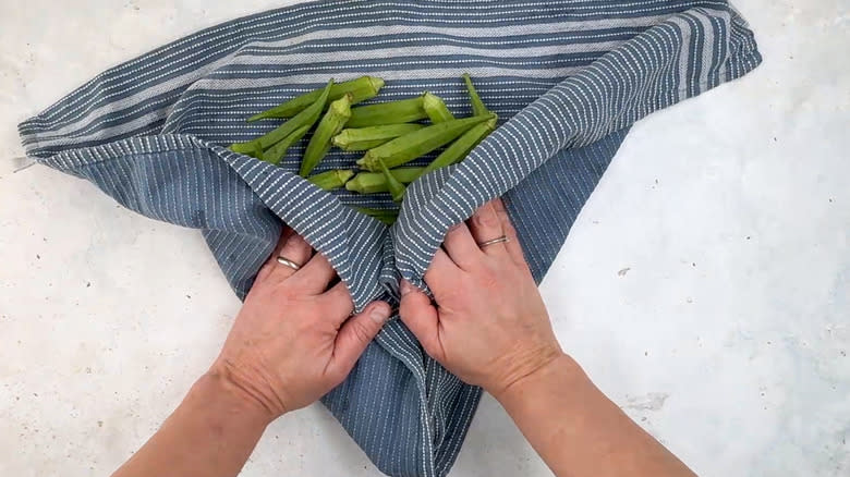 dying okra with kitchen towel