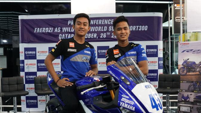 Dua pembalap Indonesia, Galang Hendra (kanan) dan Muhammad Faerozi akan tampil di seri terakhir WSSP300 Qatar (dok: Yamaha)