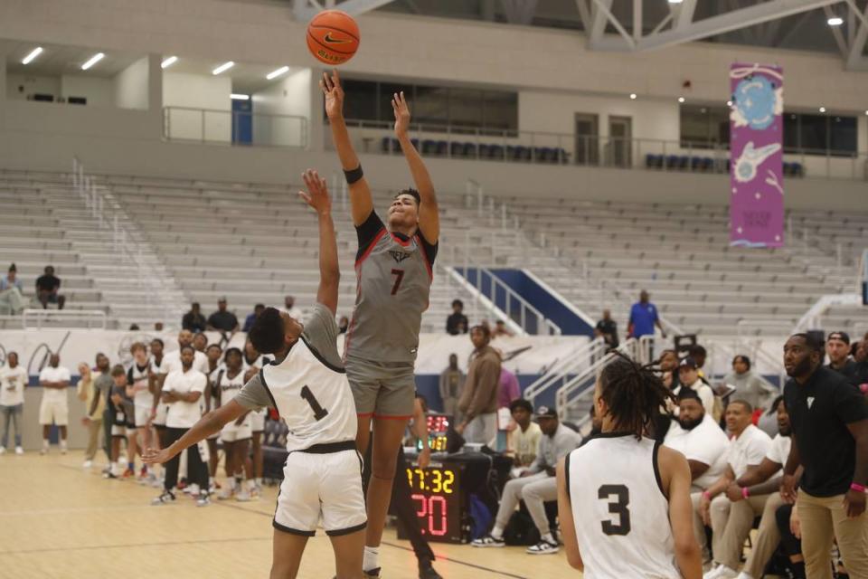 Team Melo’s Kiyan Anthony (7) shoots the ball against Team Mokan Elite during the Nike EYBL Session 4 on May 27, 2023 at Memphis Sports and Events Center in Memphis, Tenn.