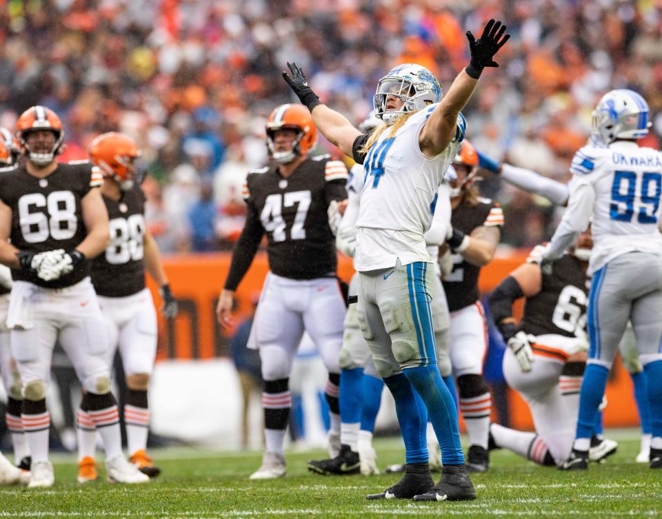 Detroit Lions inside linebacker Alex Anzalone celebrates a missed field goal by the Cleveland Browns during the second quarter at FirstEnergy Stadium, Nov. 21, 2021.