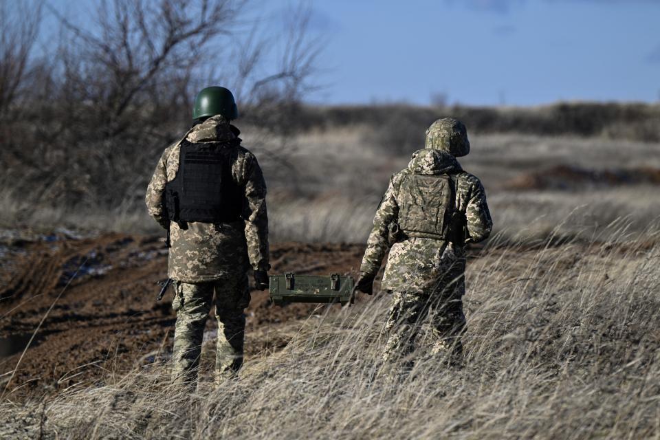 Ukrainian servicemen of the 22nd Mechanized Brigade take part in a military training exercise in the Donetsk region (AFP via Getty Images)