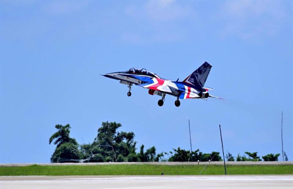 台中清泉崗基地8月12日舉辦航空嘉年華活動，有5架「勇鷹高教機」將衝場。（示意圖/本報資料照）