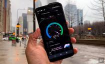 In a bid to claim the title of the first consumer-ready 5G network in theworld, Verizon surprised us by lighting up its 5G nodes across Chicago andMinneapolis ahead of schedule