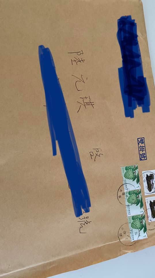 陸元琪曬出信封，感嘆終於得到部分公道。（圖／翻攝自陸元琪臉書）