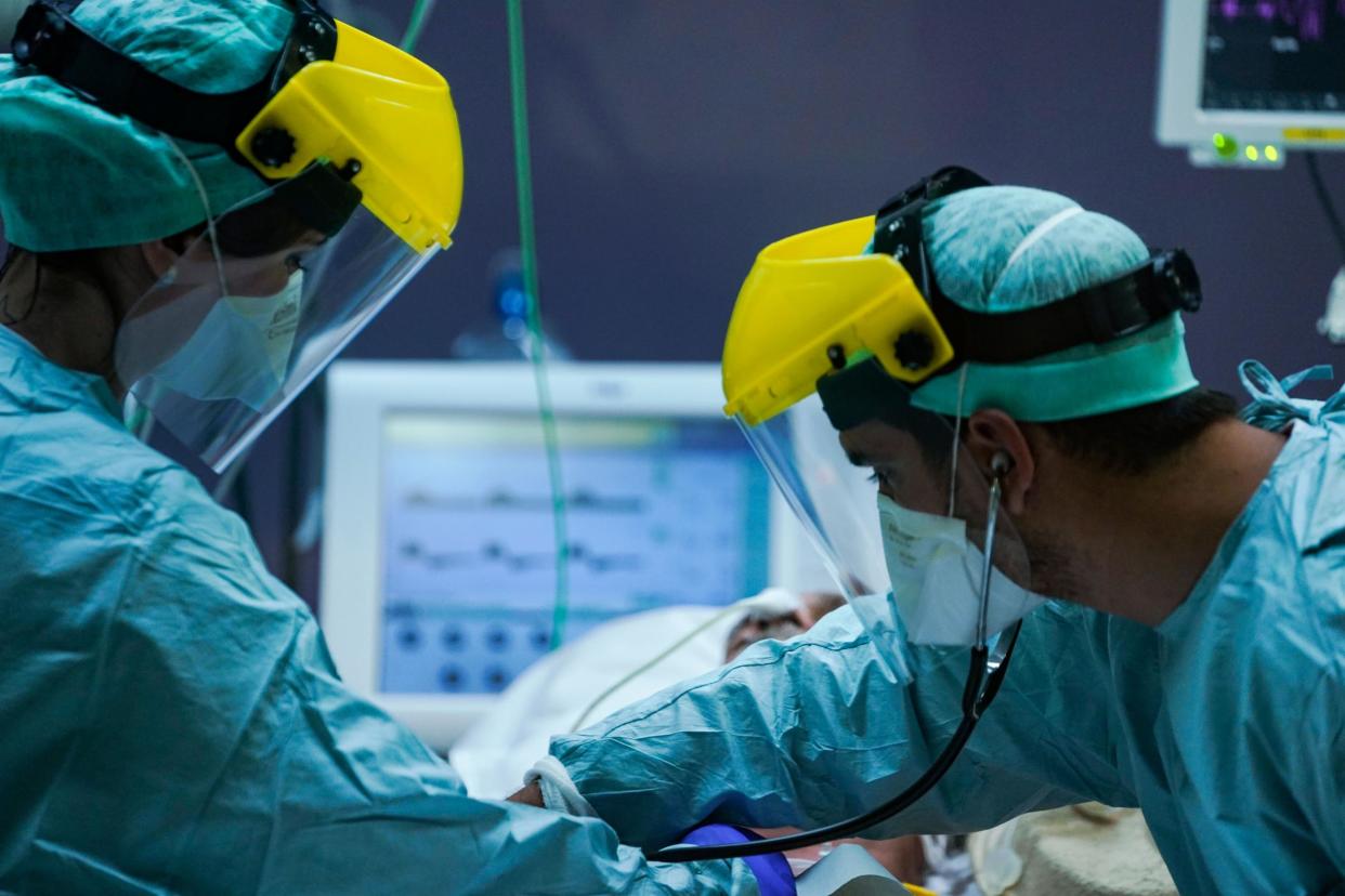 Medical workers treating patients in the intensive care unit at Erasme Hospital in Brussels. (AFP via Getty Images)