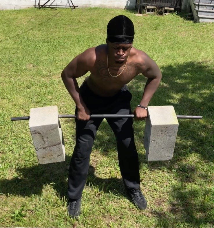 With the closure of Fairfield High Preparatory School in Alabama cutting off his access to the school gym, Ja'Sean Dukes has to get creative with his workouts in hopes of attracting attention for a college football scholarship.