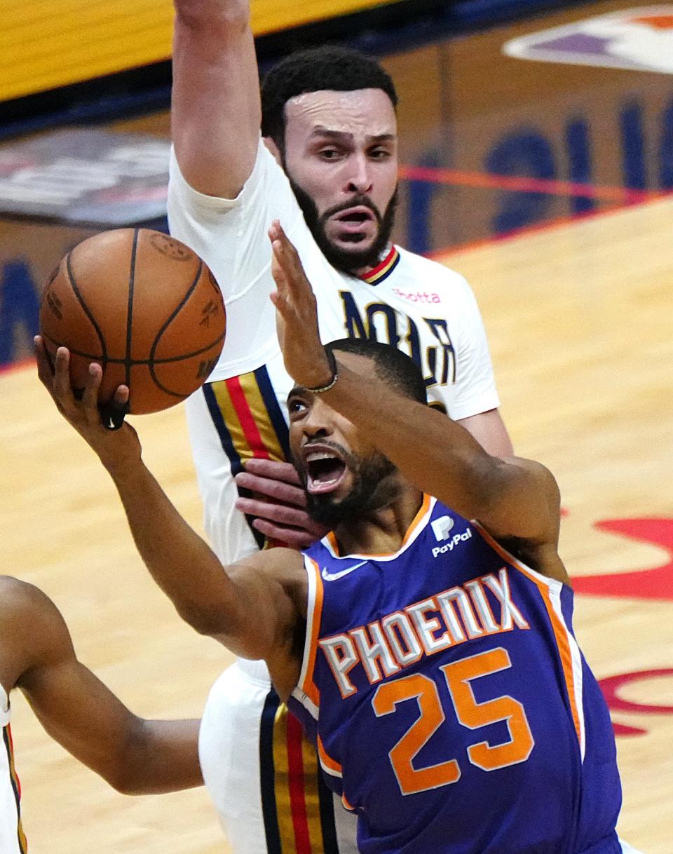 Suns' Mikal Bridges (25) goes for a layup against Pelicans' Larry Nance Jr. during Game 6 of the first round of the Western Conference Playoffs.