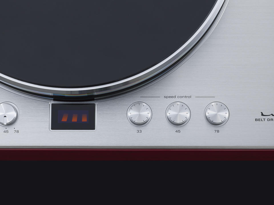 A close-up of the Luxman PD-191A turntable.