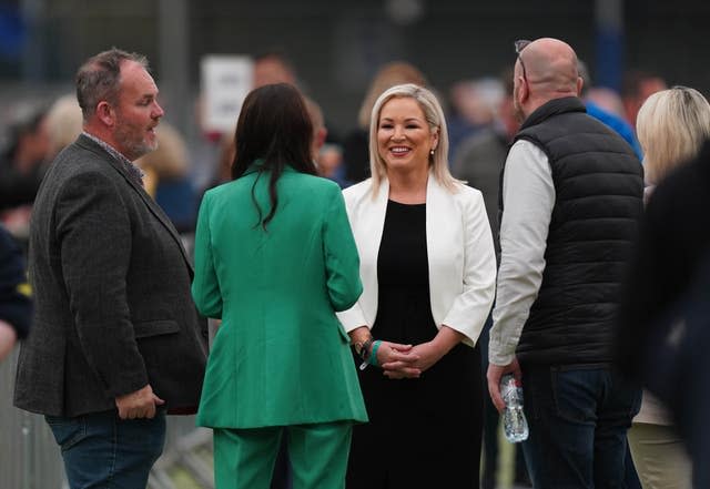 Michelle O&#x002019;Neill talks to party colleagues
