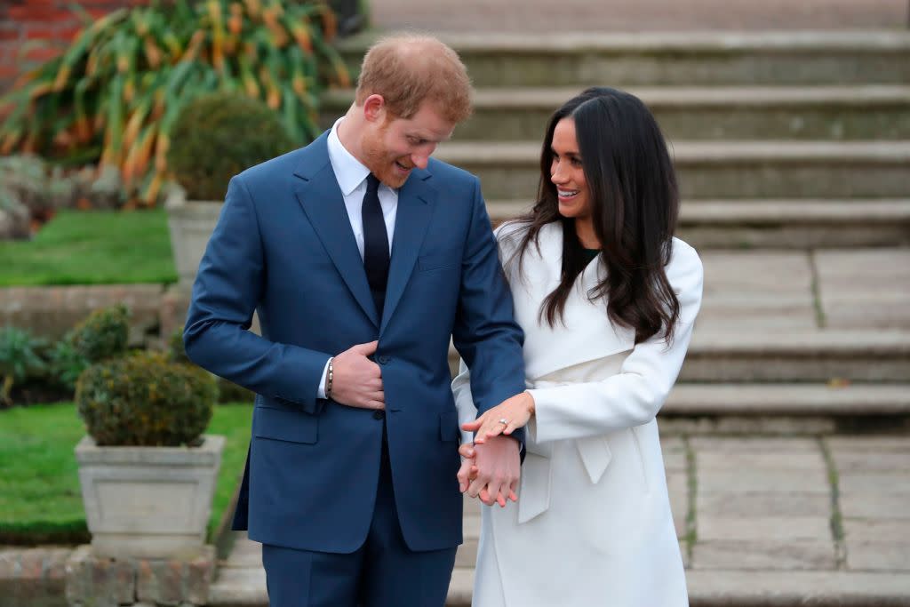 Prince Harry and fiancée Meghan Markle stroll blissfully around Kensington Palace’s Sunken Garden for their official engagement photos. (Photo: Getty Images)