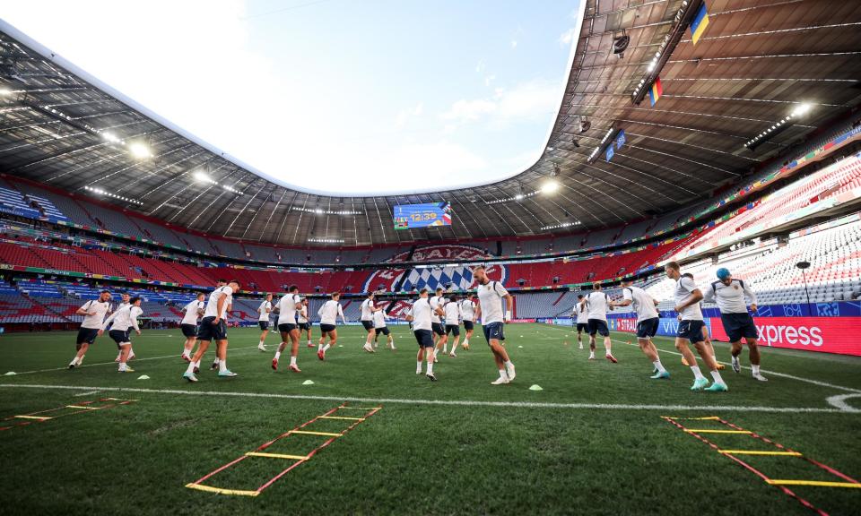 <span>Romania players train at the Munich Football Arena before their opening group game against Ukraine.</span><span>Photograph: Jasmin Walter/Uefa/Getty Images</span>