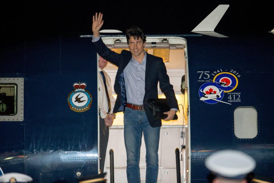 Prime Minister Justin Trudeau arrives at Andrews Air Force Base, Md., Wednesday, March 30, 2016. (AP Photo/Andrew Harnik)