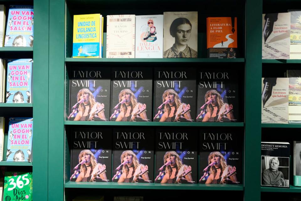 Katy Sprinkel’s book ‘Taylor Swift: Icon’ on shelves at Casa del Libro in Madrid, Spain. <a href="https://www.gettyimages.com/detail/news-photo/katy-sprinkels-new-book-taylor-swift-icon-on-a-shelf-at-news-photo/2116968031?adppopup=true" rel="nofollow noopener" target="_blank" data-ylk="slk:Borja B. Hojas/Getty Images;elm:context_link;itc:0;sec:content-canvas" class="link ">Borja B. Hojas/Getty Images</a>