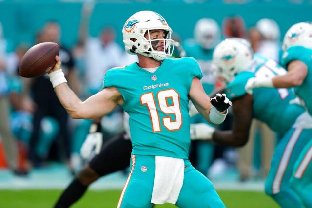 Dolphins' Skylar Thompson named starting QB for Sunday's Wild Card game vs.  Bills