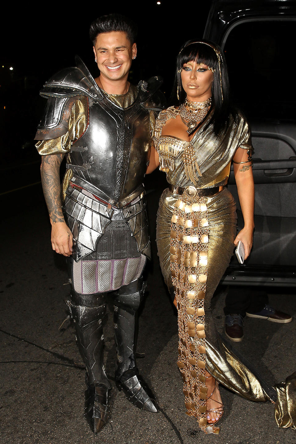 <p>The couple that dresses together, stays together — at least that’s what must have the reality stars must have been thinking when they went as Mark Antony and Cleopatra. (Photo: AKM-GSI) </p>