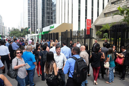 People are gather front of an evacuated building, after an earthquake that hit Bolivia, at Paulista avenue in Sao Paulo, Brazil April 2, 2018. The tremor was also felt in Brasilia and Sao Paulo. REUTERS/Leonardo Benassatto