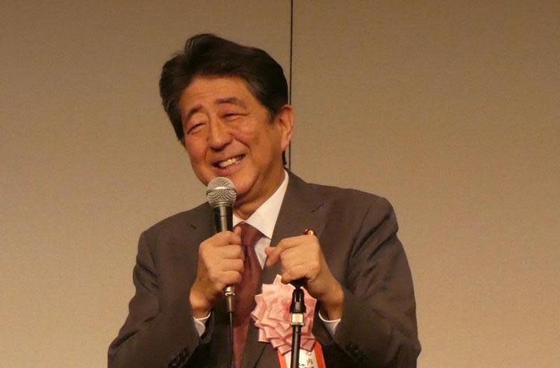 日本前首相安倍晉三於街頭助選時遭槍擊身亡，政府將於今進行國葬。（翻攝推特）