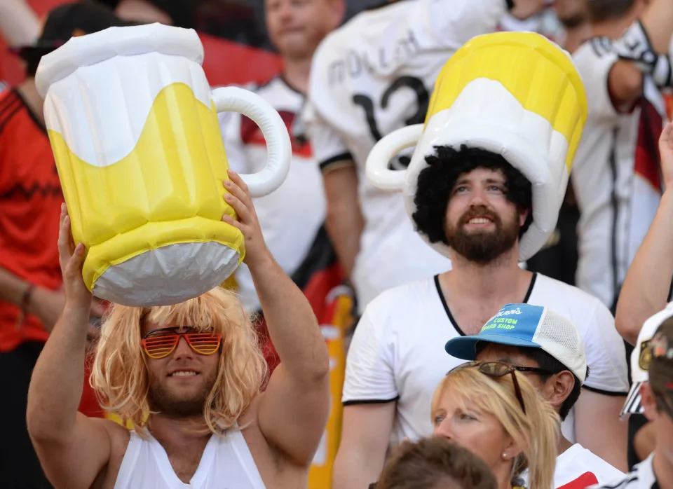 Debate sobre venda de bebidas alco&#xf3;licas tem sido um dos problemas para a Fifa dias antes do in&#xed;cio da Copa. Foto: Metin Pala/Anadolu Agency/Getty Images