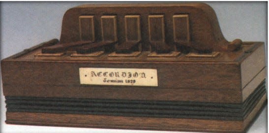 Cyrillus Damian 's "accordion".