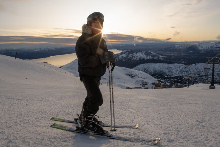 Joaquín Levinton en el atardecer del cerro Catedral