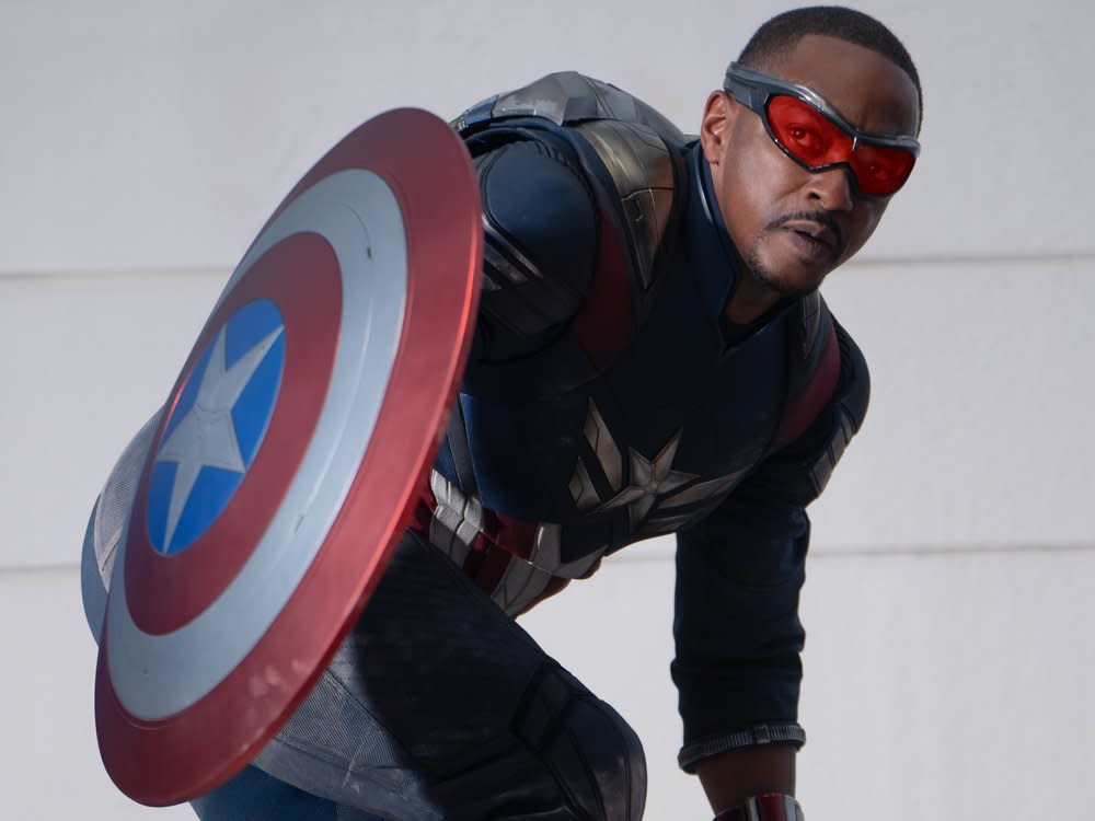 Anthony Mackie kriegt es in "Captain America: Brave New World" mit einem Komplott in höchsten Regierungskreisen zu tun. (Bild: Disney/Marvel/Eli Adé)