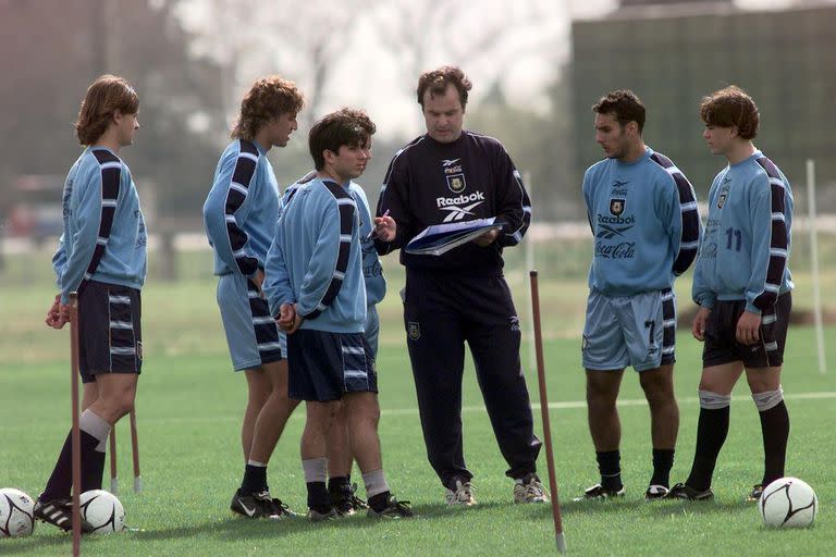 Marcelo Bielsa en 1999, cuando dirigía a la selección argentina.