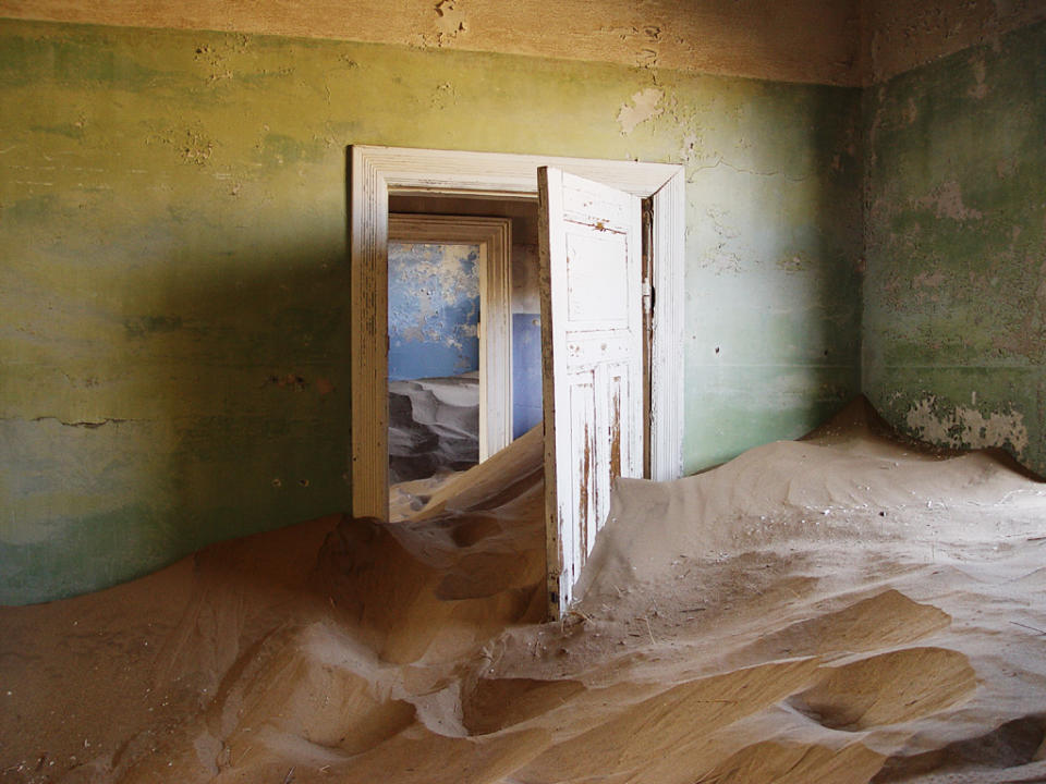 Kolmanskop (Namíbia): cidade-fantasma no deserto, foi erguida durante a corrida dos diamantes na região, em 1908, mas murchou depois da Primeira Guerra. Hoje uma empresa administra o local (Damien du Toit/Wikimedia Commons)