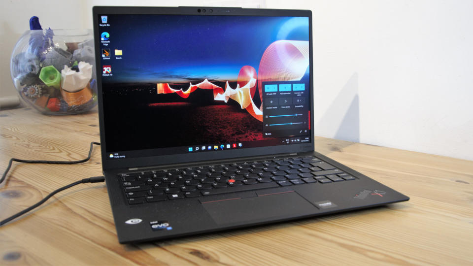 Lenovo_ThinkPad X1 Carbon Gen 10