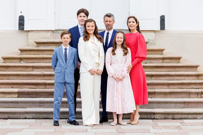 Federico y Mery de Dinamarca junto a sus cuatro hijos 