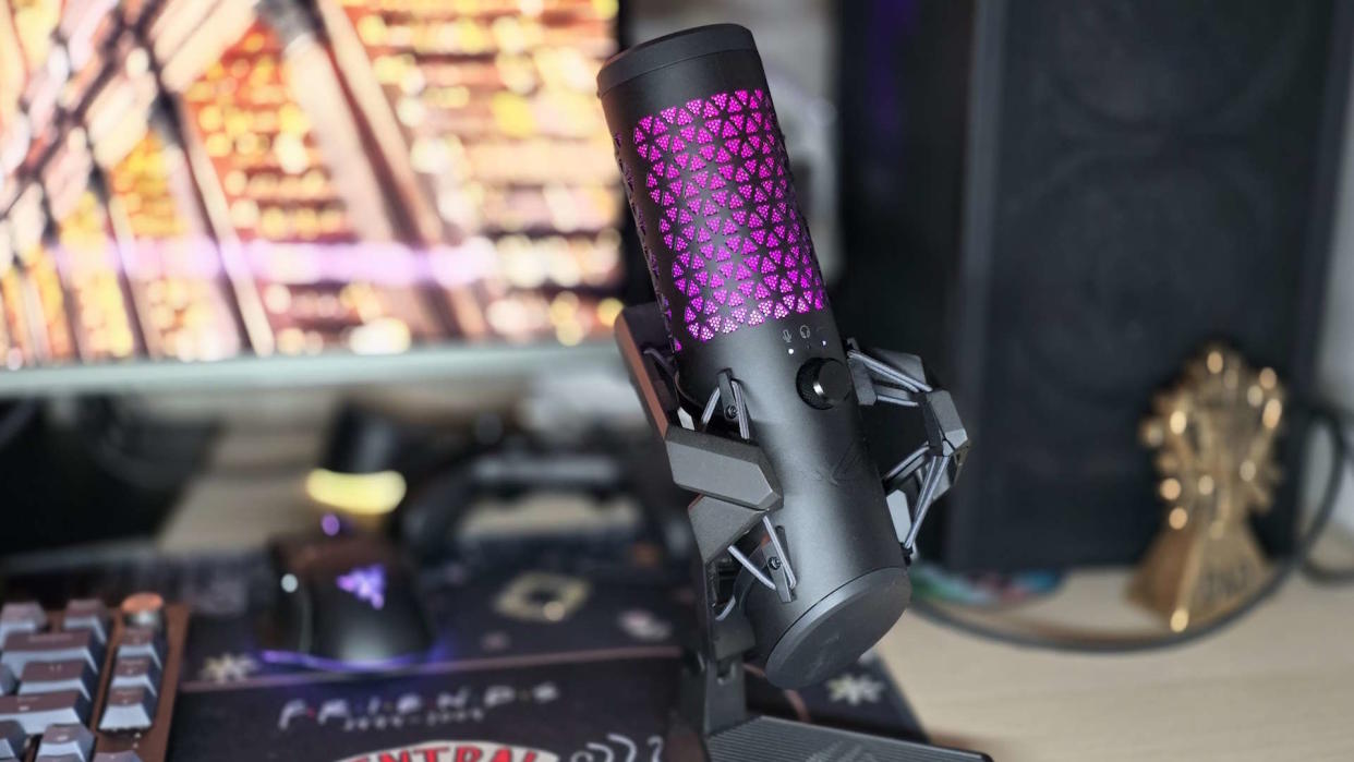  Asus ROG Carnyx microphone. 