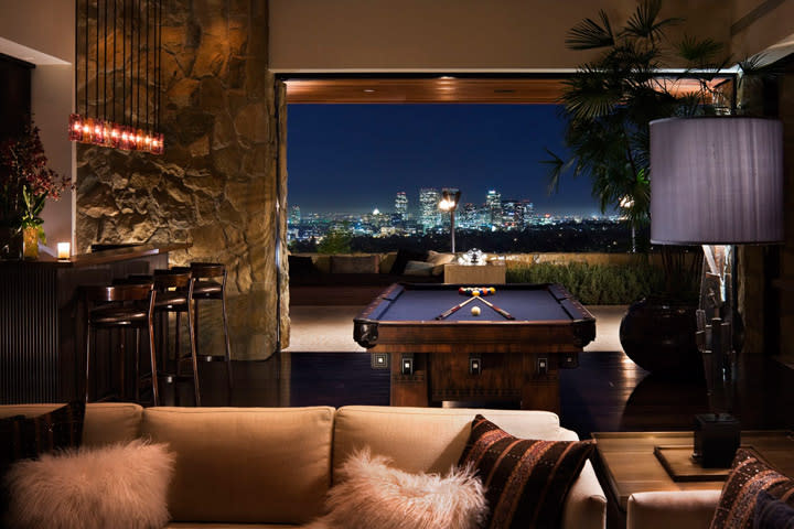 Jennifer Aniston Beverly Hills Home-view