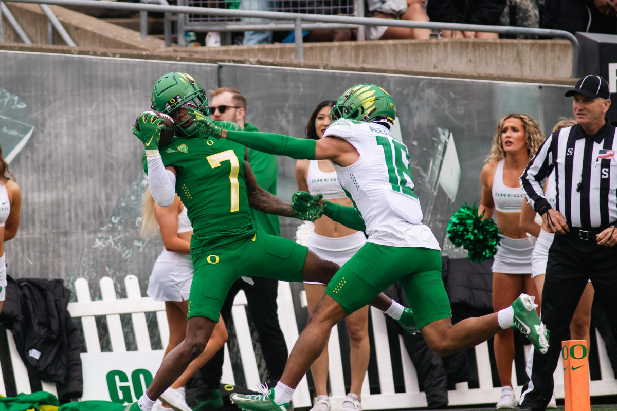 Oregon wide receiver jämfört med Devonta Smith