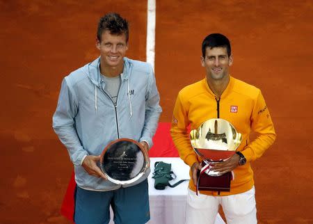 Novak Djokovic of Serbia (R) poses withTomas Berdych of the Czech Republic after his victory in the final of the Monte Carlo Masters in Monaco April 19, 2015. REUTERS/Eric Gaillard