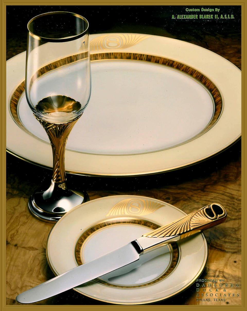 Alexander designed a dinner service featuring 24-karat gold trim and an "S" monogram for Santacruz. The company that produced the dinnerware set featured it in an advertisement.