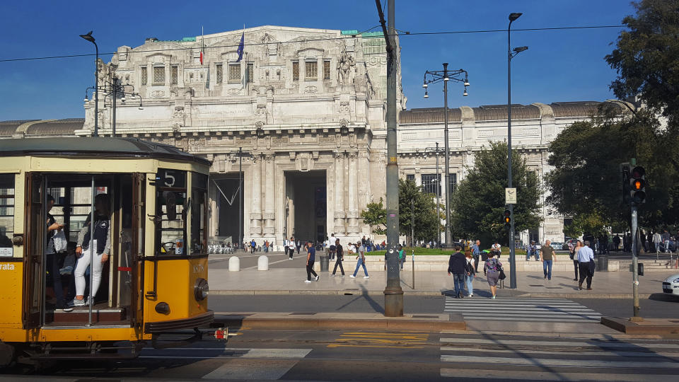 Milano, ferisce militare con le forbici e urla "Allah Akbar": parla l'aggressore