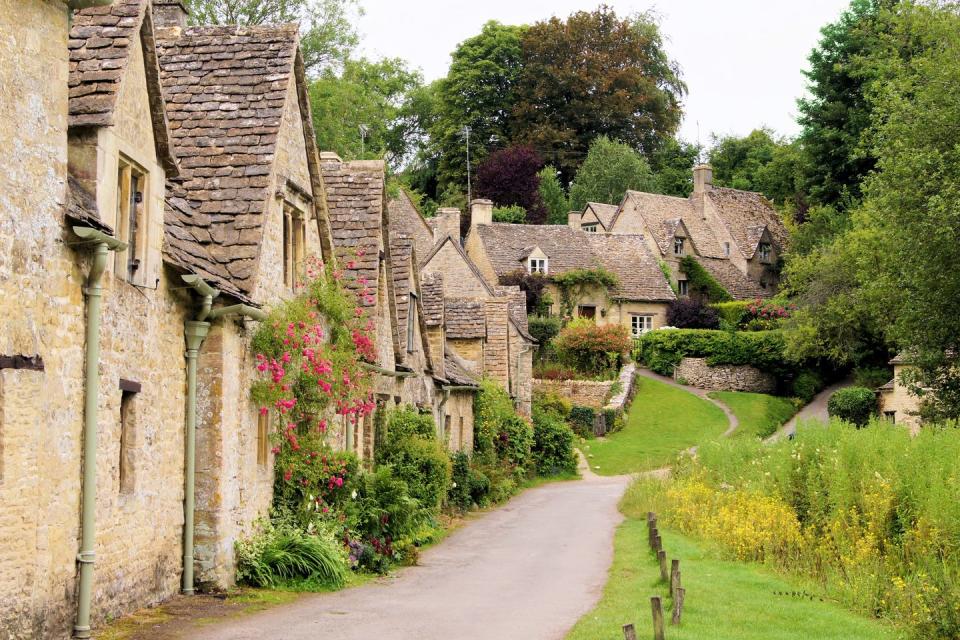 stone houses of the english cotswolds