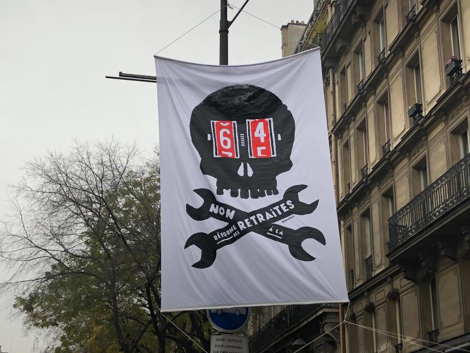 La tête de mort des pirates est également reprise ici. Mais les os sont remplacés par... des clefs !