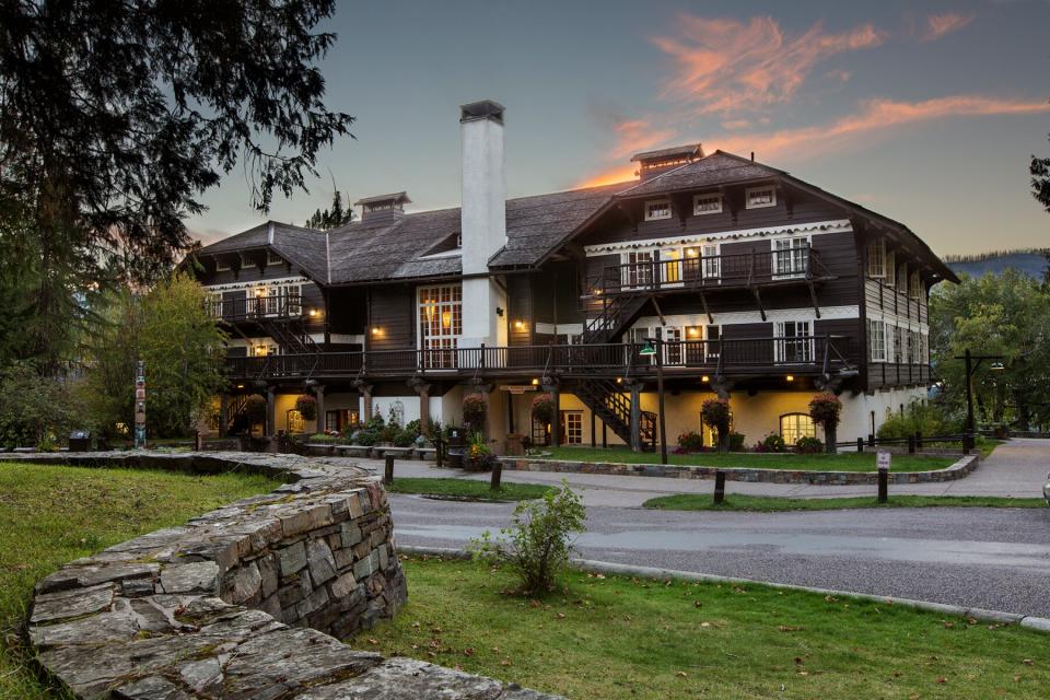 Exterior of Lake McDonald Lodge