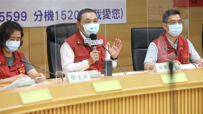 新北市長侯友宜下午記者會表示「新北市有8成2的感染源頭，都是來自於萬華茶藝館的感染源。」（圖／新北市政府提供）