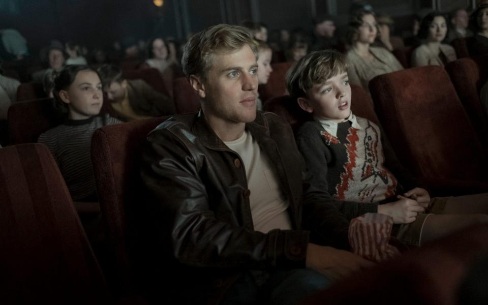 Johnny Flynn as Rory Lomax with Archie Barnes in The Dig - Netflix