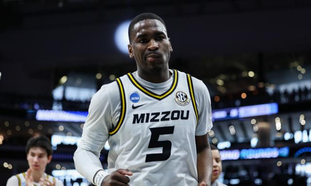 D'Moi Hodge Signs with Los Angeles Lakers - University of Missouri