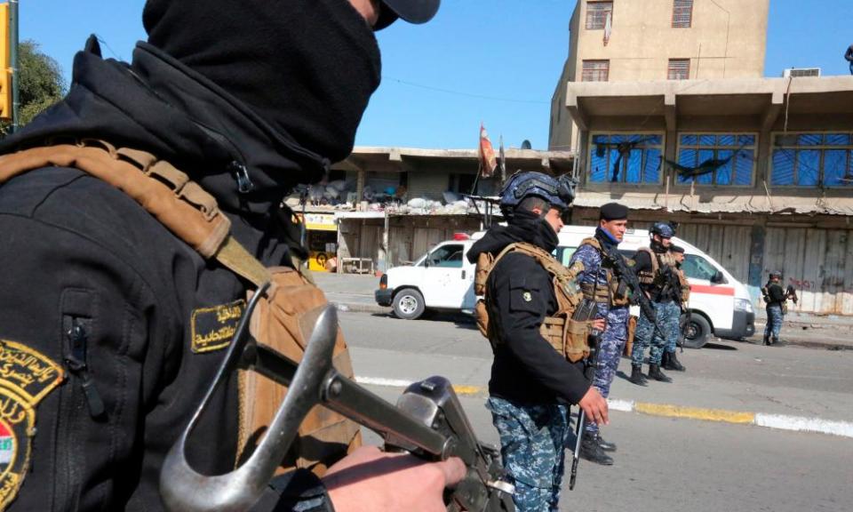 Soldiers with weapons lining road